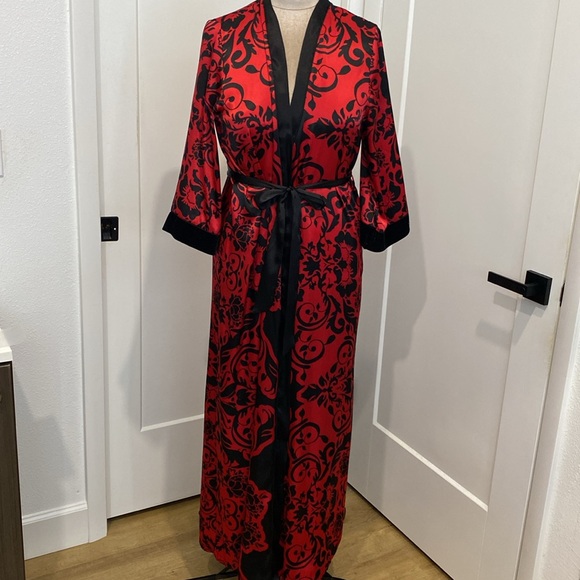 In Bloom By Jonquil Satin Long Sleeve FloralLong Robe Velvet Cuffs Size Med